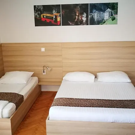 Postojna Rooms Πανσιόν