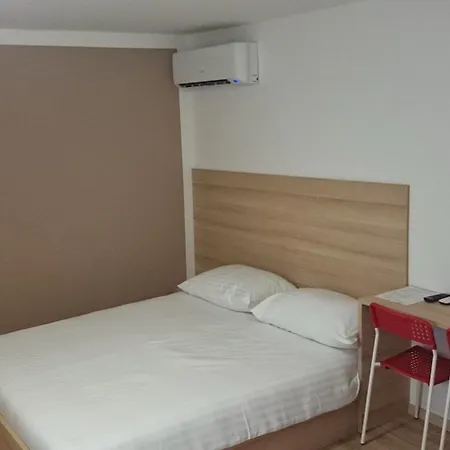Postojna Rooms