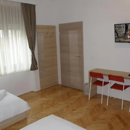 게스트하우스 Postojna Rooms