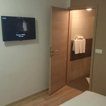 Πανσιόν Postojna Rooms 3*