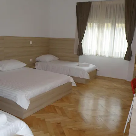 Πανσιόν Postojna Rooms 3*