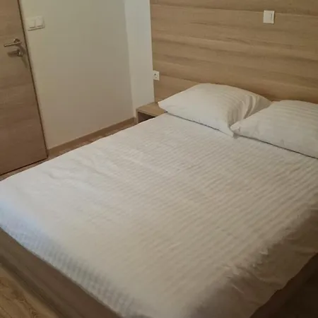 Postojna Rooms 3*