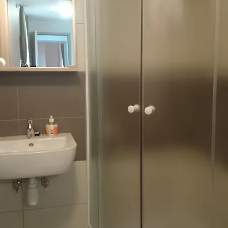 Πανσιόν Postojna Rooms 3*