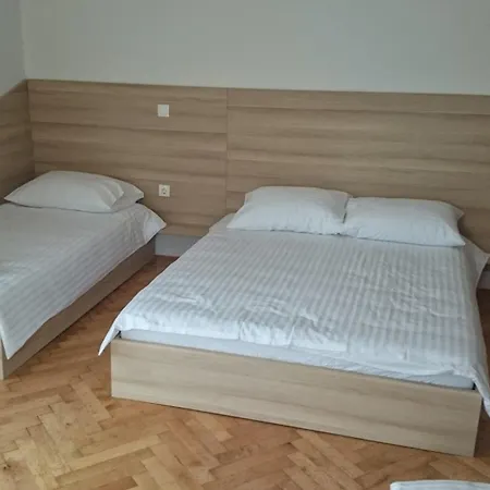 Πανσιόν Postojna Rooms 3*